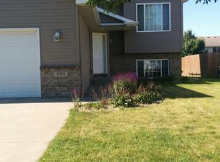 890 Newport Ave, Shakopee, MN 55379