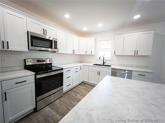 4th image of 1422 Utica Sellersburg Road