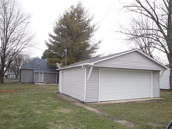 3rd image of 823 E Honeywell Ave