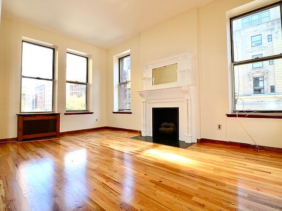 2nd image of 100 W 74th St #1NE