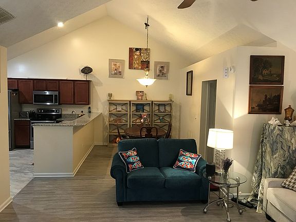 4th image of 241 Autumn Woods Dr