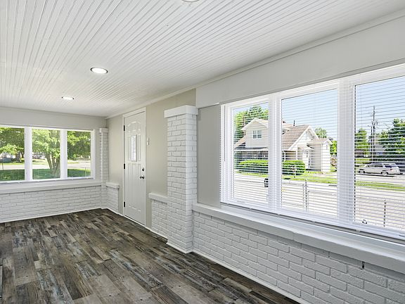 5th image of 1090 E Markwood Ave