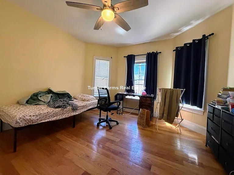 118 Holland St — Photo 11