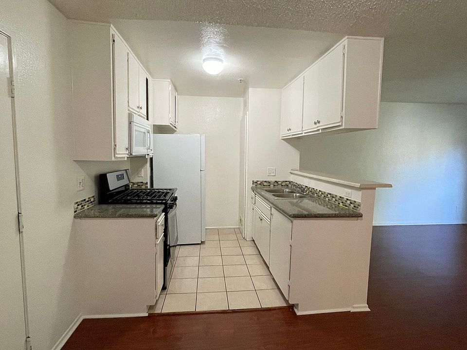 1st image of 5945 Arroyo Dr APT 207
