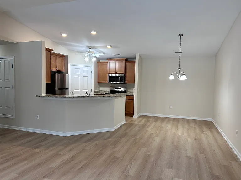Wales Crossing Apartments — Photo 15