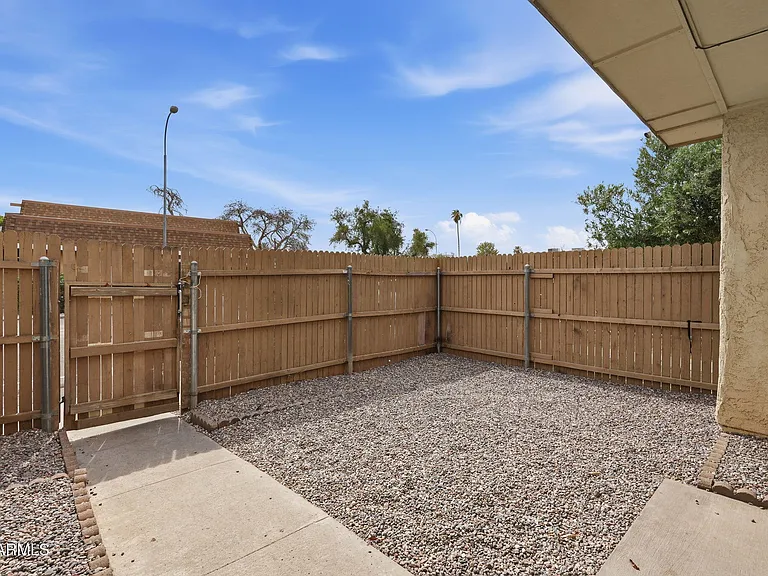 8432 N 34th Dr — Photo 23