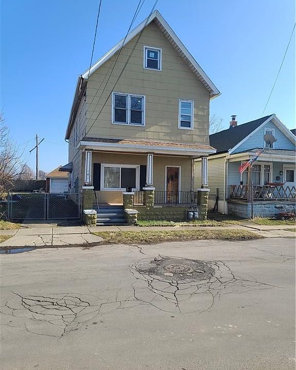1st image of 141 Selkirk St