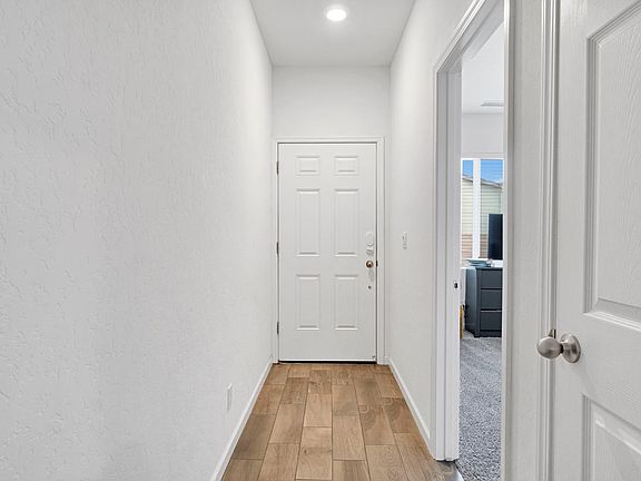 4th image of 547 Sandtrap Ln
