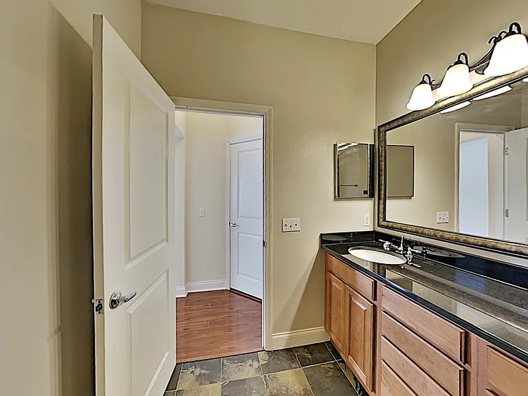1210 Catherine St — Photo 13