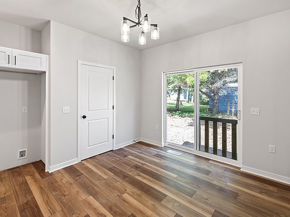 5th image of 442 Village Ln