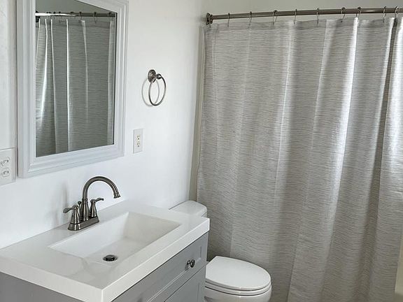 5th image of 3882 Kendall St