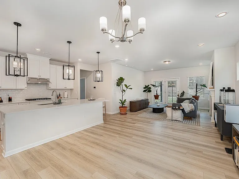 304 Diversity Way — Photo 7