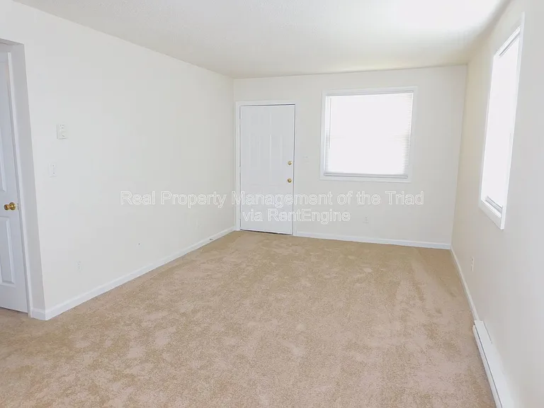 2300 Willow Rd — Photo 2