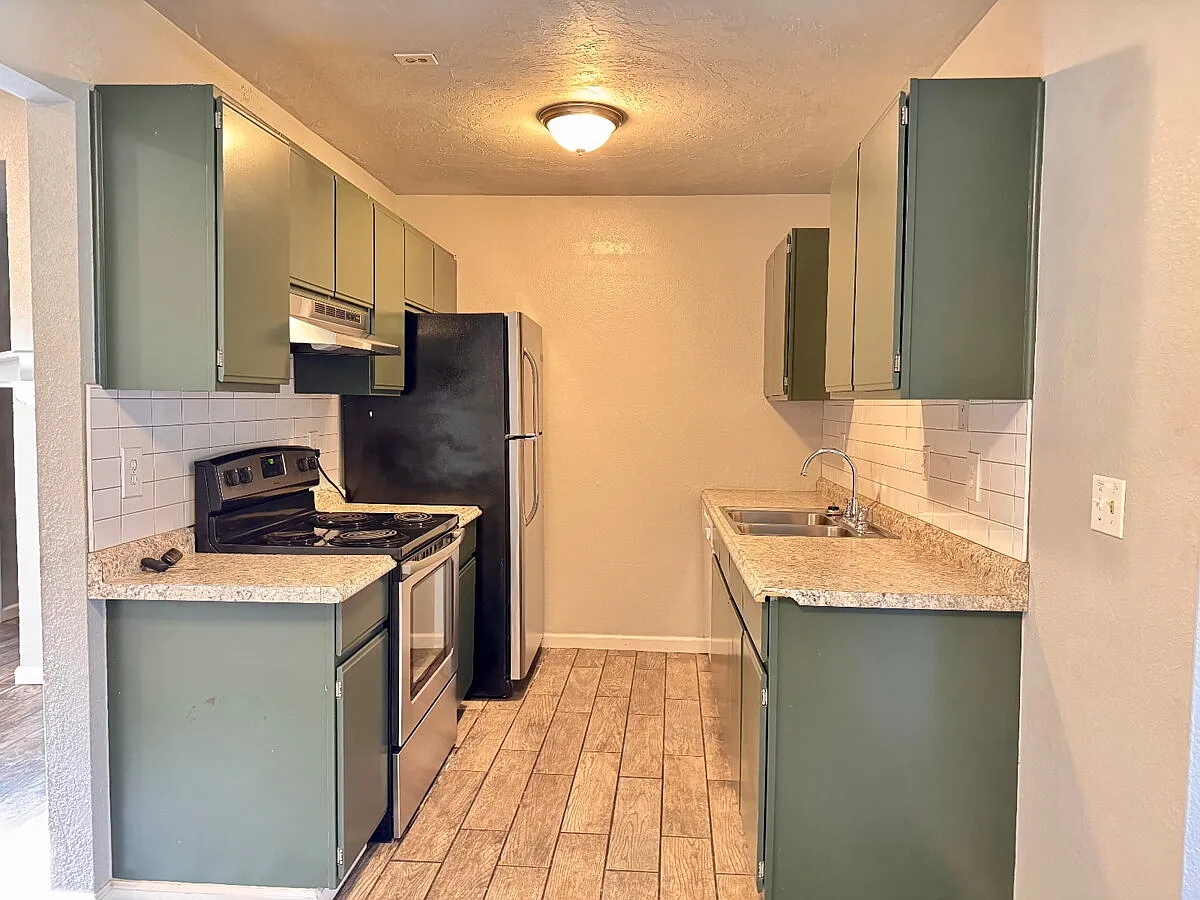 2 bed, 1.0 bath, 1100 sqft, $1,395 — Photo 3