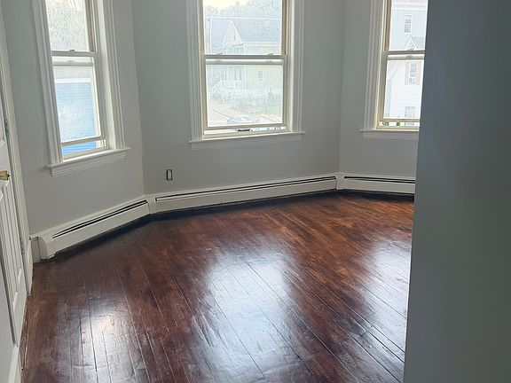 2nd image of 33 Coral St