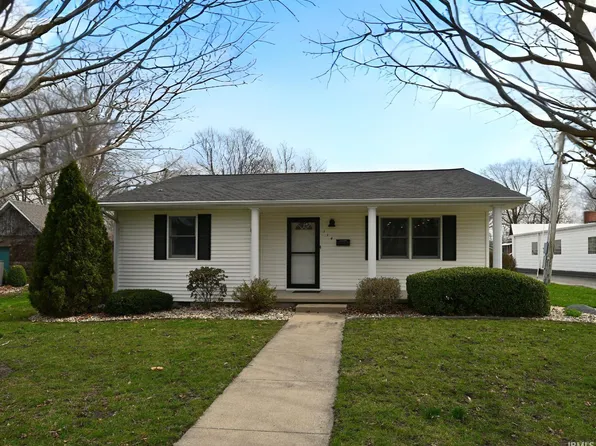 114 N Riverside Dr, Winamac, IN 46996