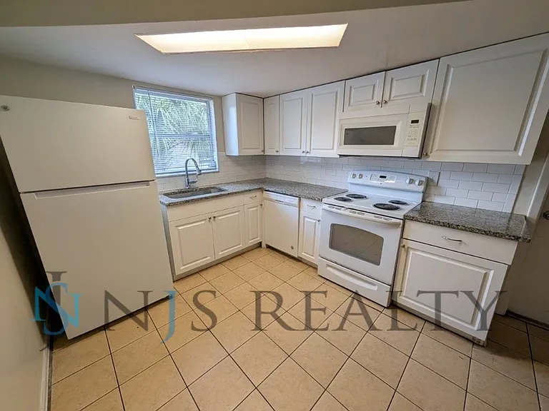 9520 Gray Fox Ln — Photo 6