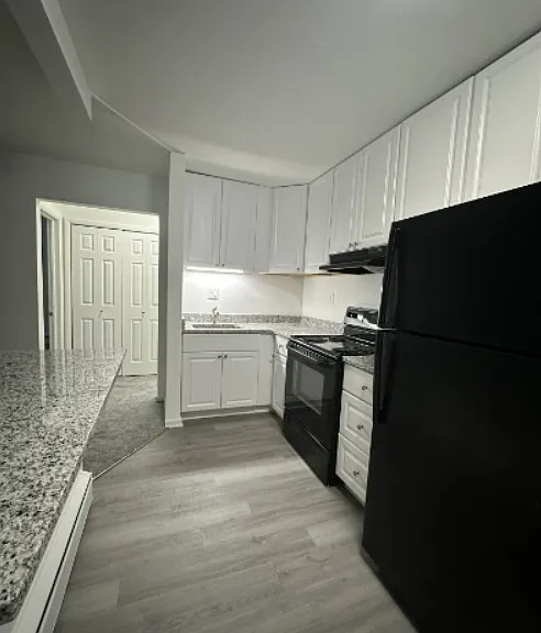 Lakeshore Apartments — Photo 9
