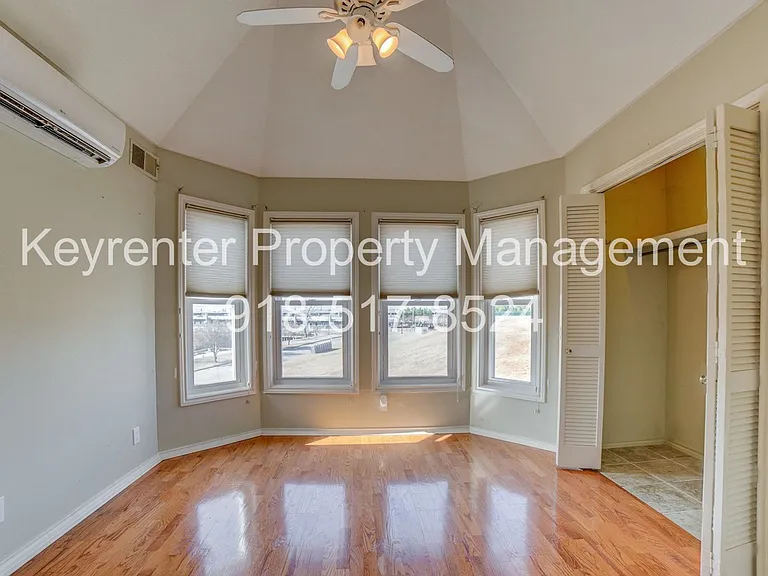 1303 S Lawton Ave #E — Photo 14