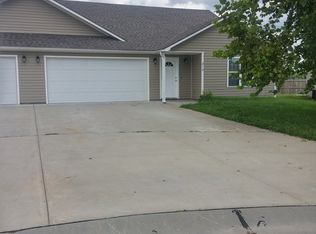 2716 N Brookglen Cir, Manhattan, KS 66502