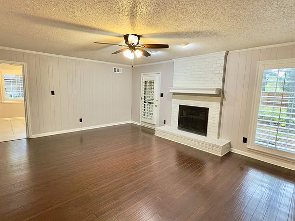 4th image of 7150 Woodridge Ln