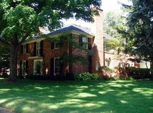 154 Vendome Rd, Grosse Pointe Farms, MI 48236