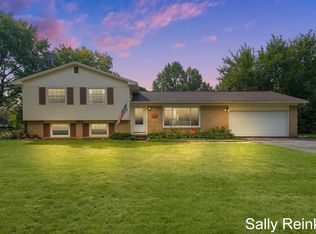 3364 Brookhollow Dr NE, Rockford, MI 49341
