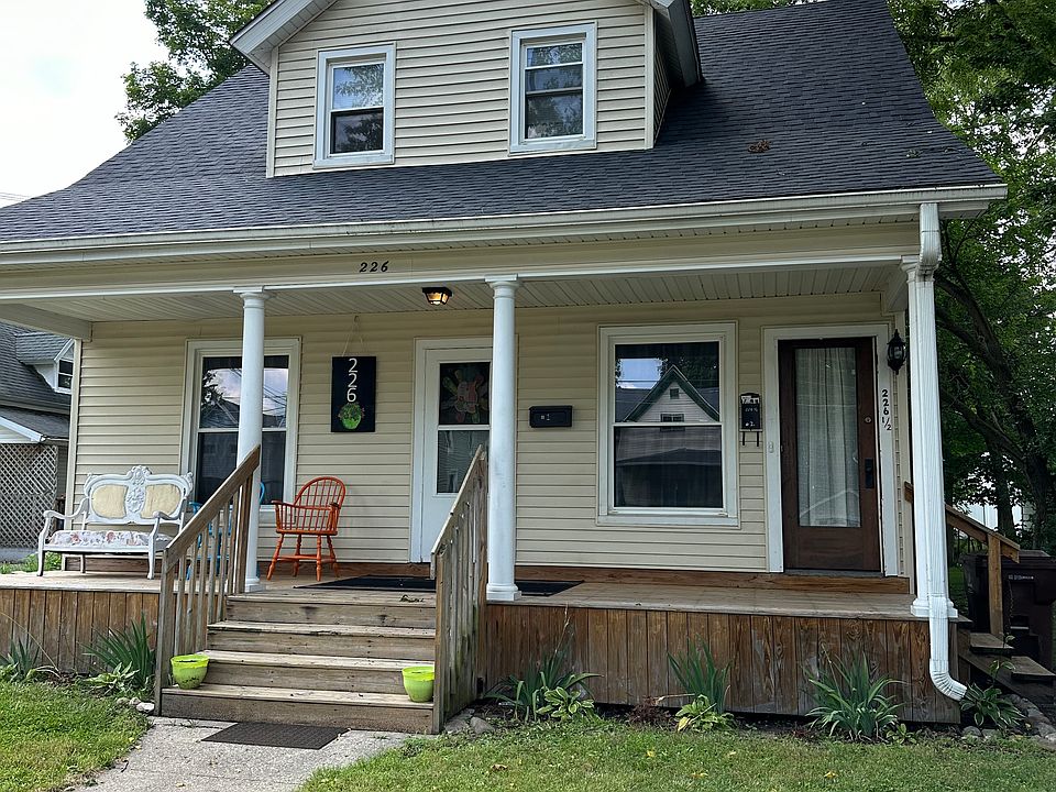 1st image of 226 1/2 Prairie St #2