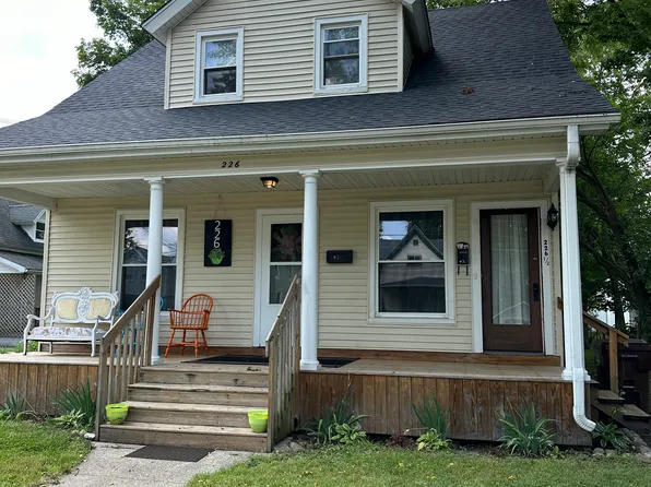 226 1/2 Prairie St #2, Charlotte, MI 48813
