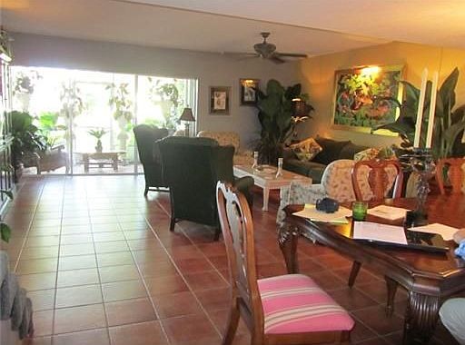 4th image of 3057 N Palm Aire Dr