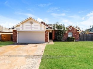 520 S Ashley Court Dr, Mustang, OK 73064