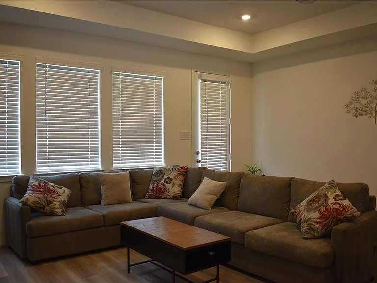 9742 Burlington Bristol Dr — Photo 9
