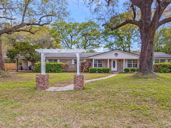669 Carlton Rd, Pensacola, FL 32534
