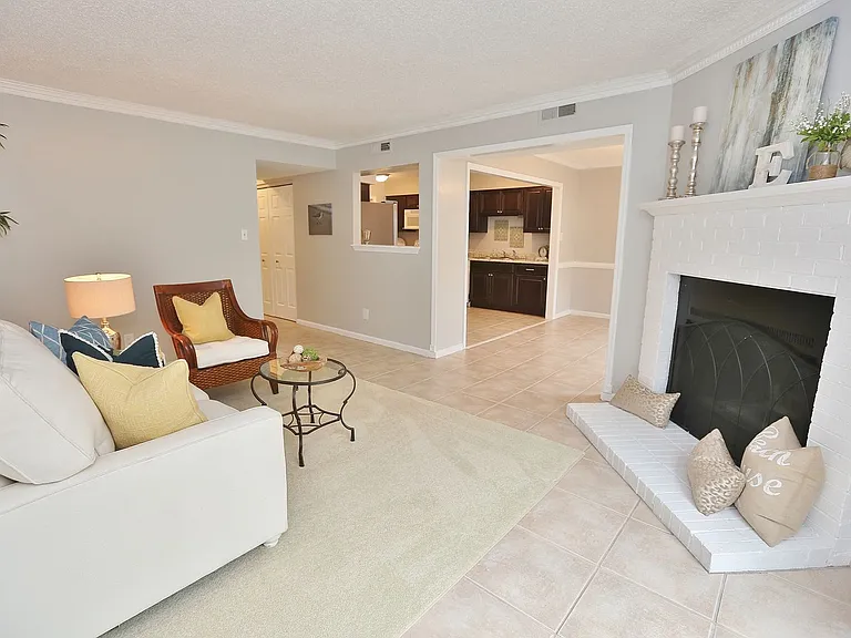 1207 Captain Adams Ct — Photo 5
