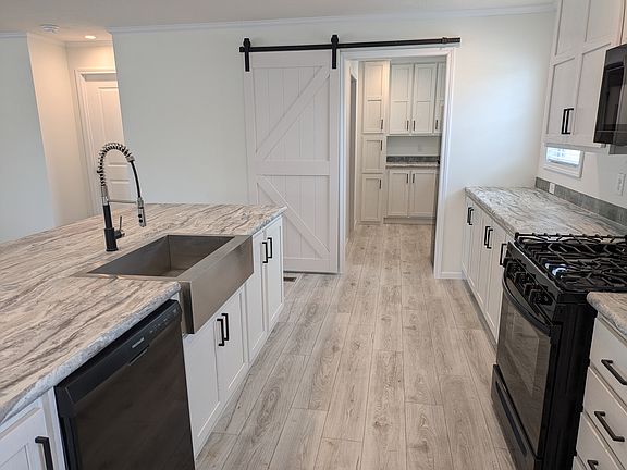 4th image of 427 Buchanan Dr #427