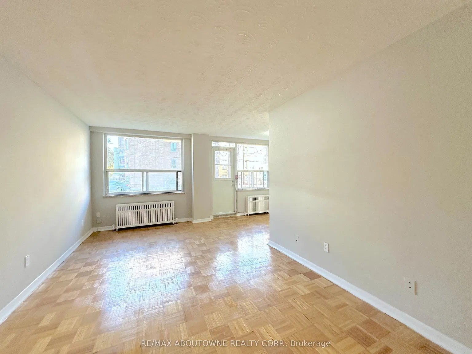 Bel Manor Apartments — Photo 2