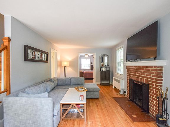 3rd image of 4006 W Grace St