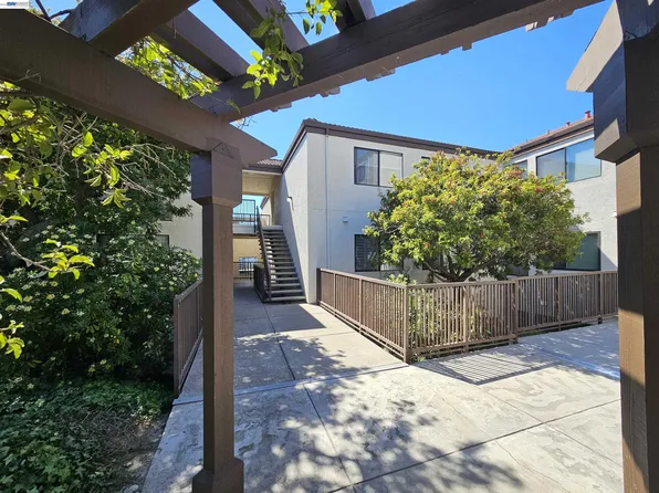 21103 Gary Dr APT 215, Castro Valley, CA 94546