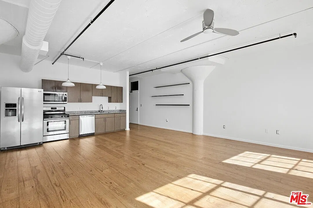 2 bed, 1.0 bath, 1300 sqft, $3,500 — Photo 3