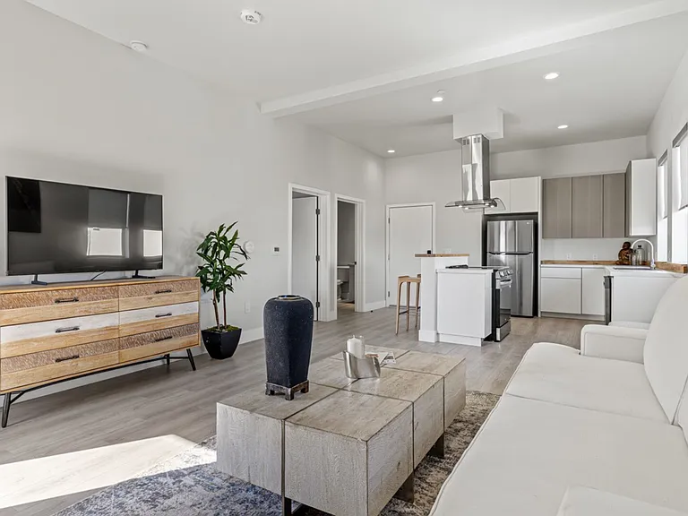 South St — Photo 10