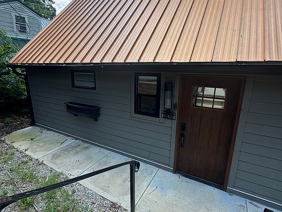 4th image of 1835 E Vandalia Rd