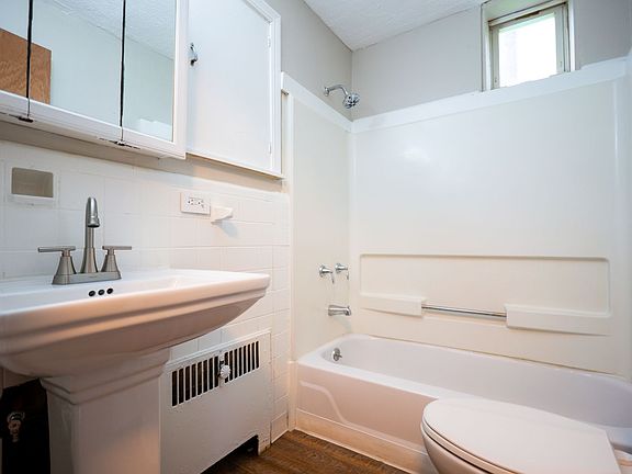4th image of 1027 17th St NW #1