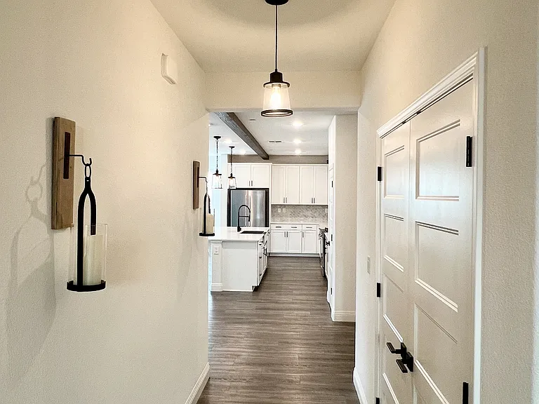 4216 Whitethorn Dr — Photo 11