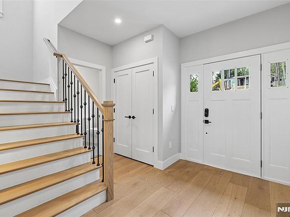 3rd image of 34 Merrifield Way