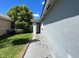 16273 NW 18th St, Pembroke Pines, FL 33028