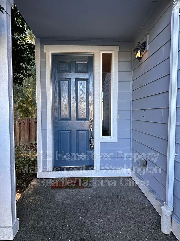 3 bed, 2.5 bath, 1854 sqft, $2,595 — Photo 3