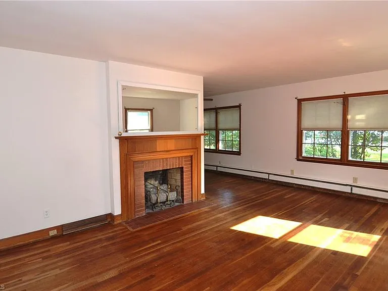 305 College Rd — Photo 3