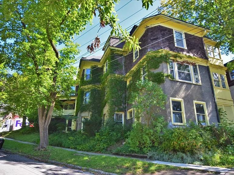 609 E State St — Photo 4