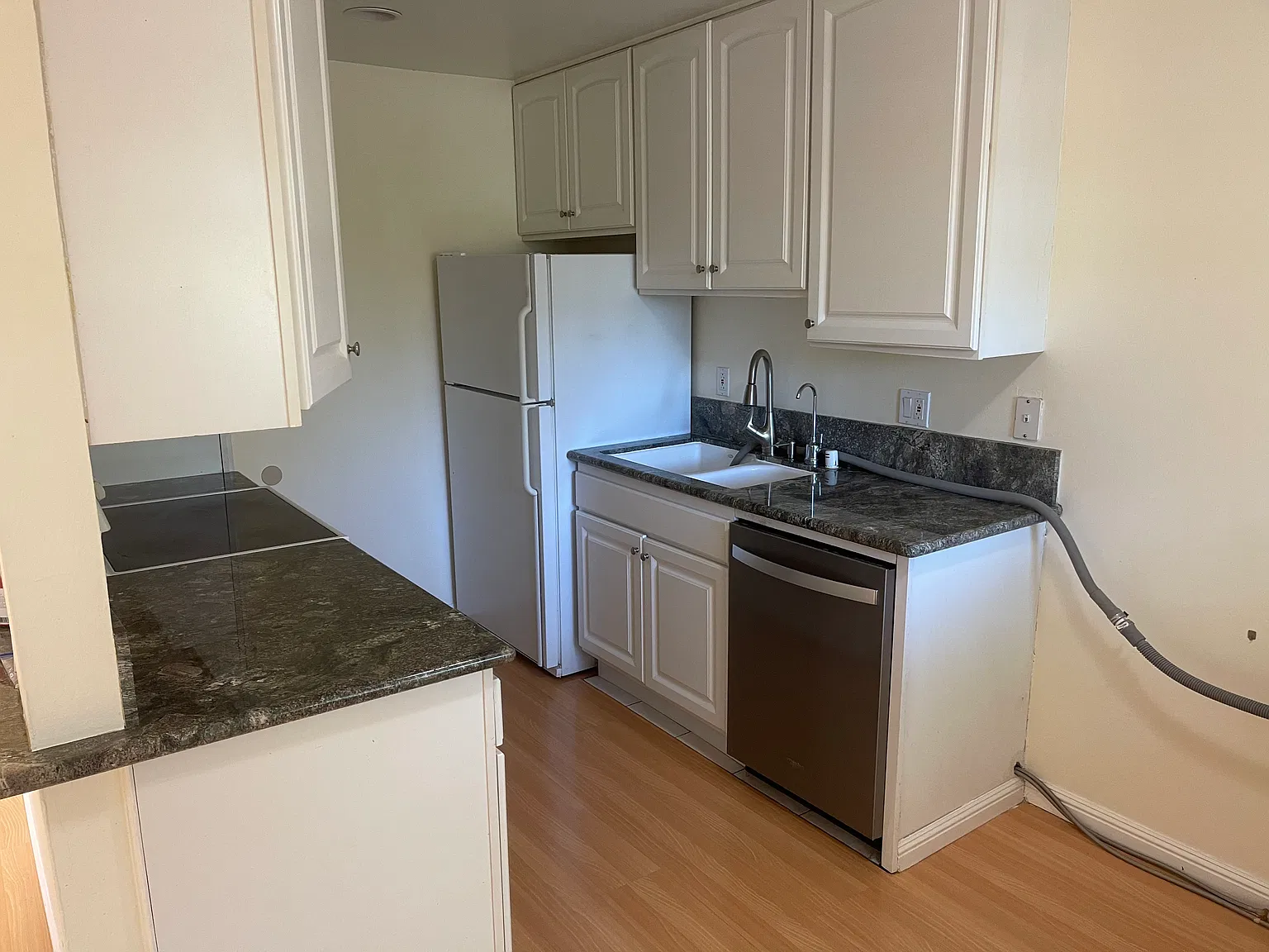 2 bed, 900 sqft, $3,250 — Photo 2