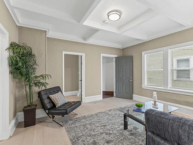 811 Queen Ave N #1 — Photo 6